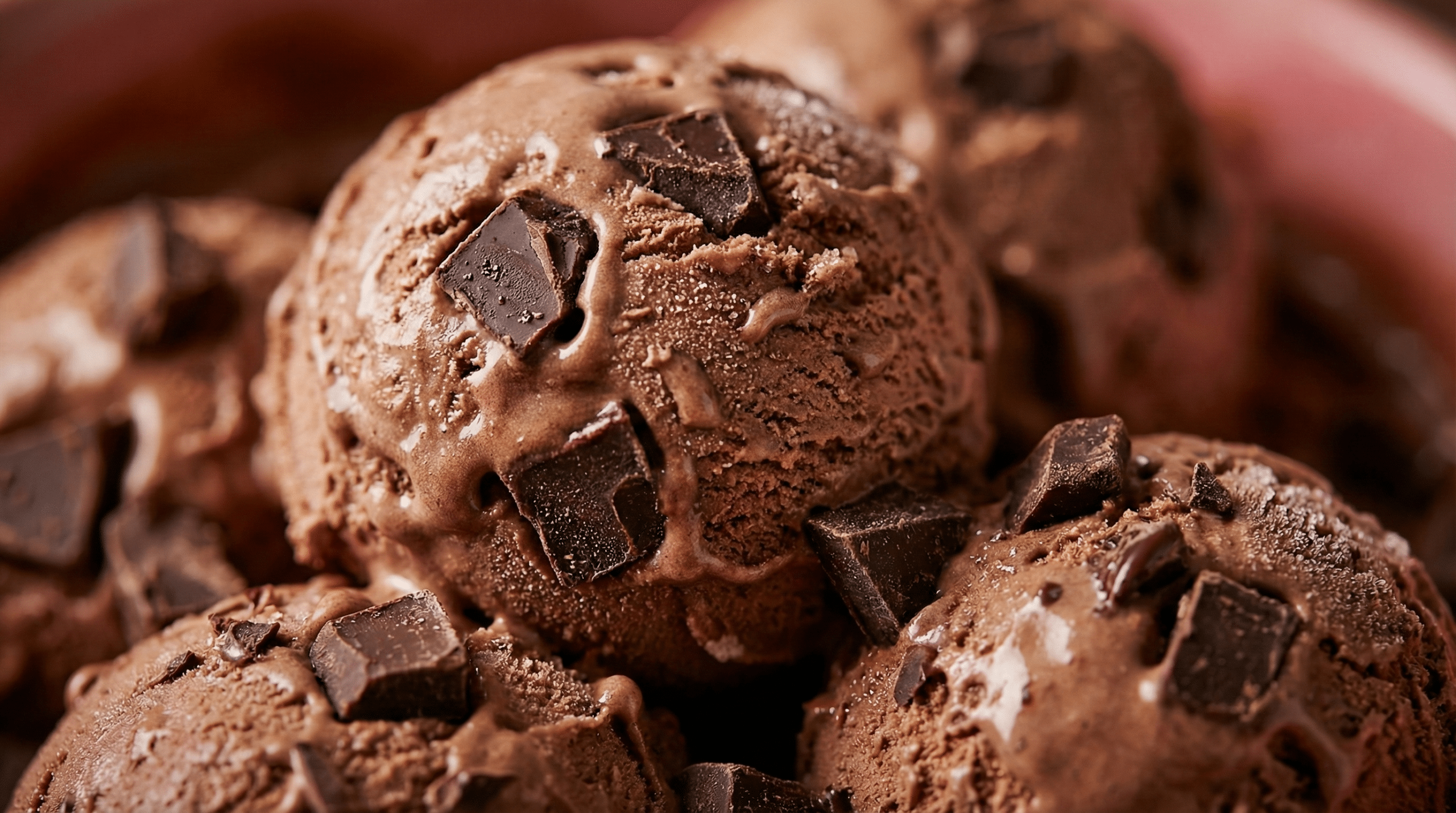 Glaces artisanales boules chocolat et vanille